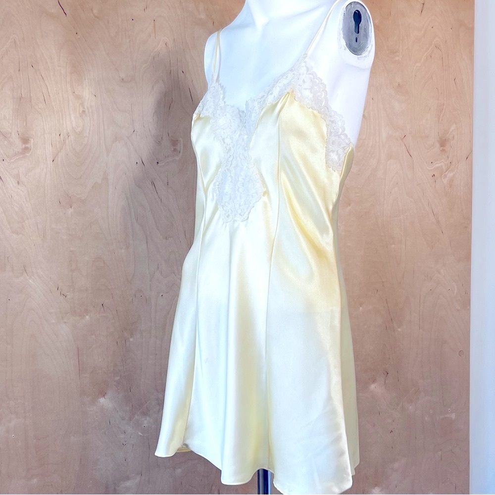 Vintage Partners by Myrvens 1970’s Slip Set in Buttercream Yellow